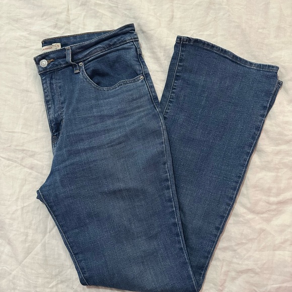 Levi’s High Rise Bootcut Jeans - Picture 3 of 3